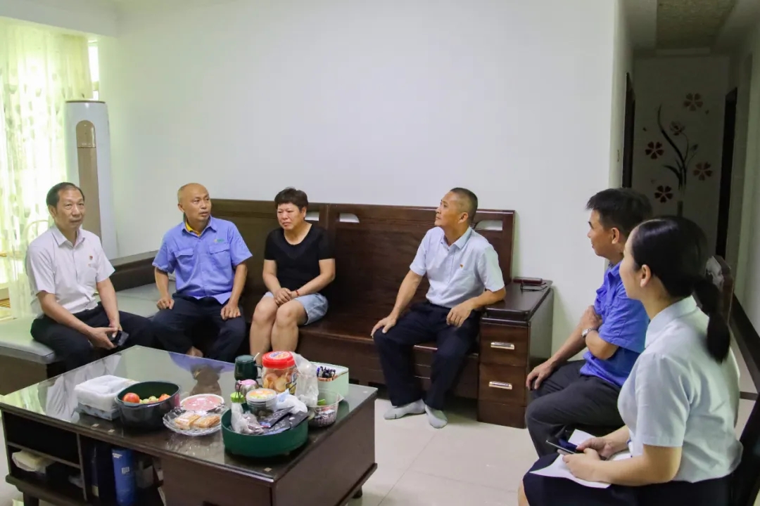 博天堂党委开展“七一”走访慰问活动2.jpg