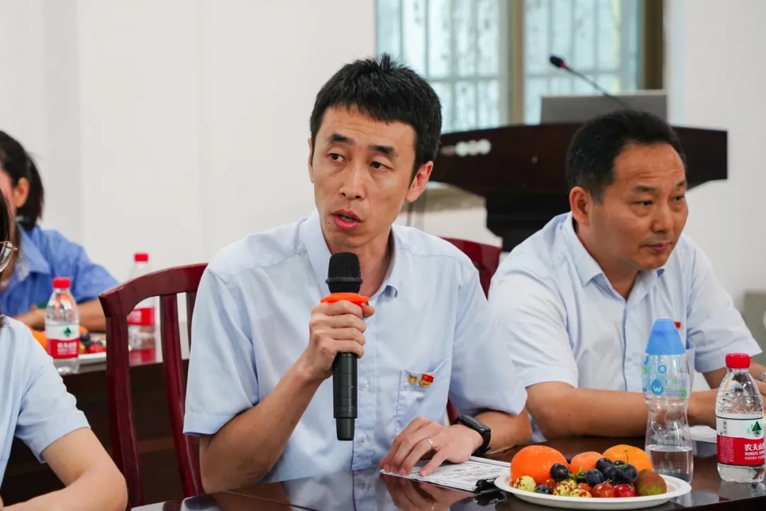 博天堂召开“七一”座谈会4.jpg